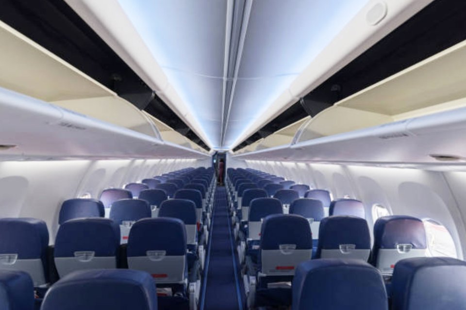 Balti hotmelt application systems aeroplane seat gluing bonding machines