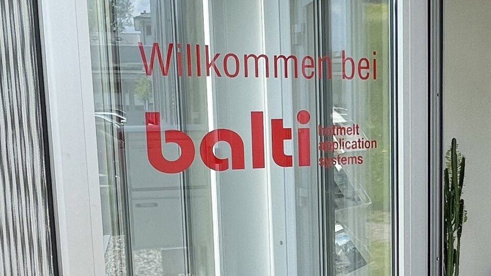 Balti hotmelt application systems welcome door